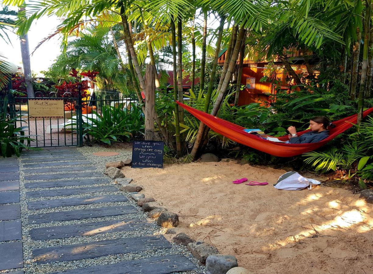 Tropic Days Boutique Hostel Кернс Екстер'єр фото