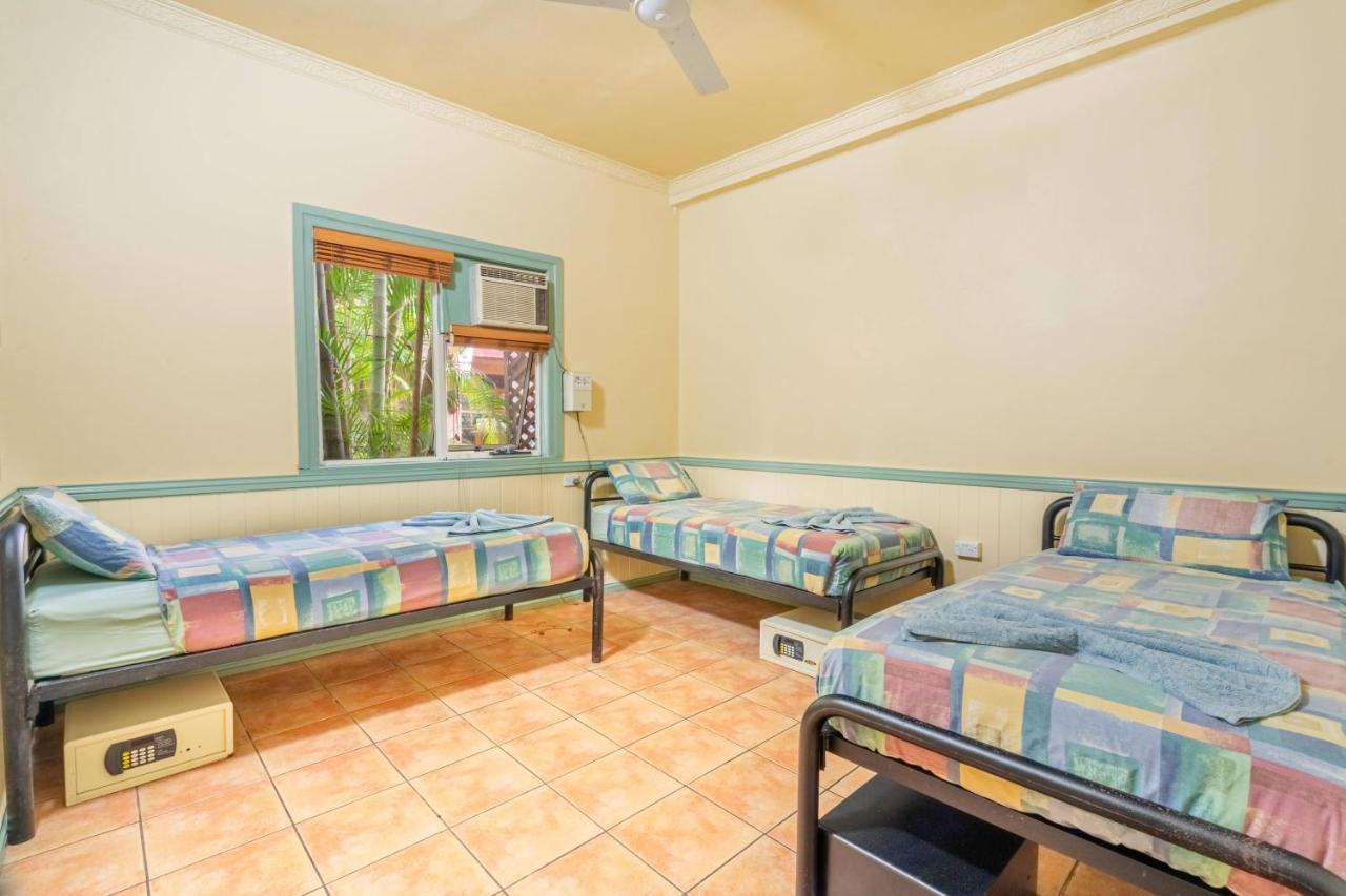Tropic Days Boutique Hostel Кернс Екстер'єр фото