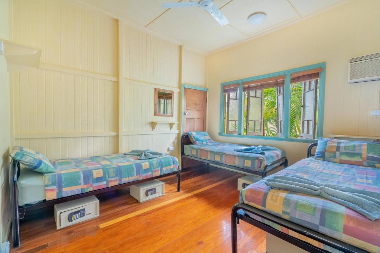 Tropic Days Boutique Hostel Кернс Екстер'єр фото