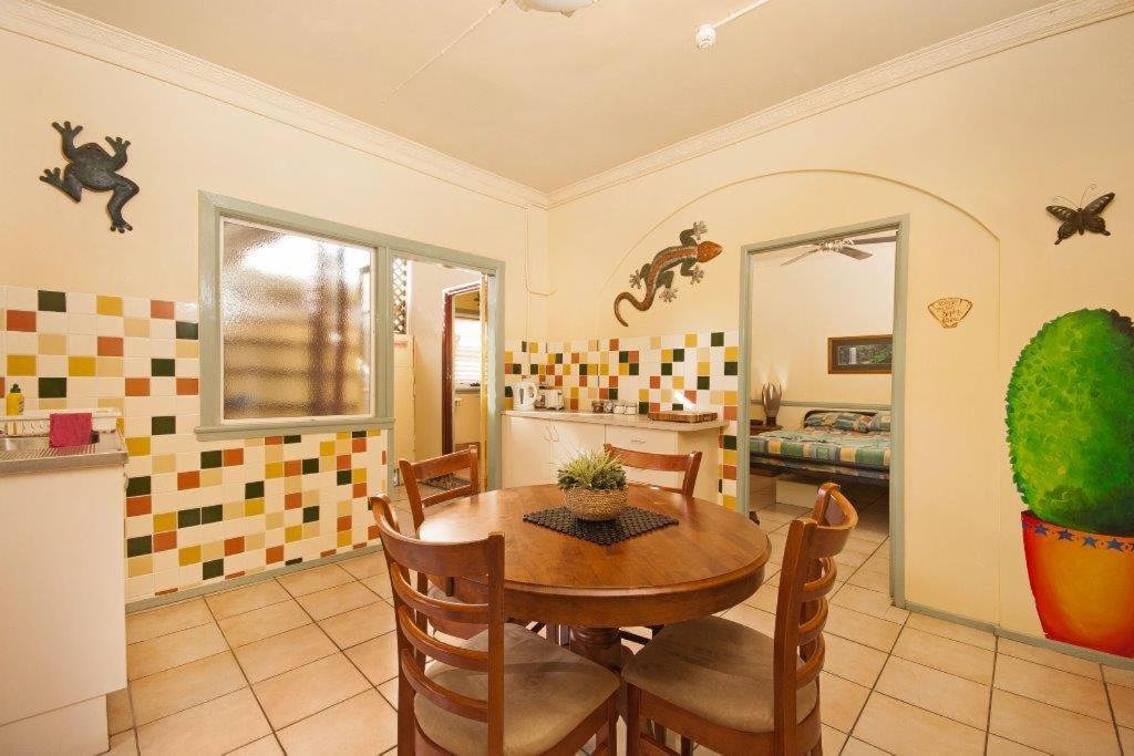 Tropic Days Boutique Hostel Кернс Екстер'єр фото