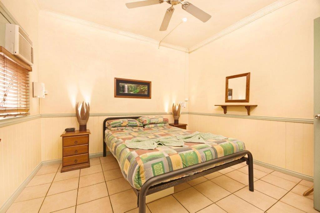 Tropic Days Boutique Hostel Кернс Екстер'єр фото