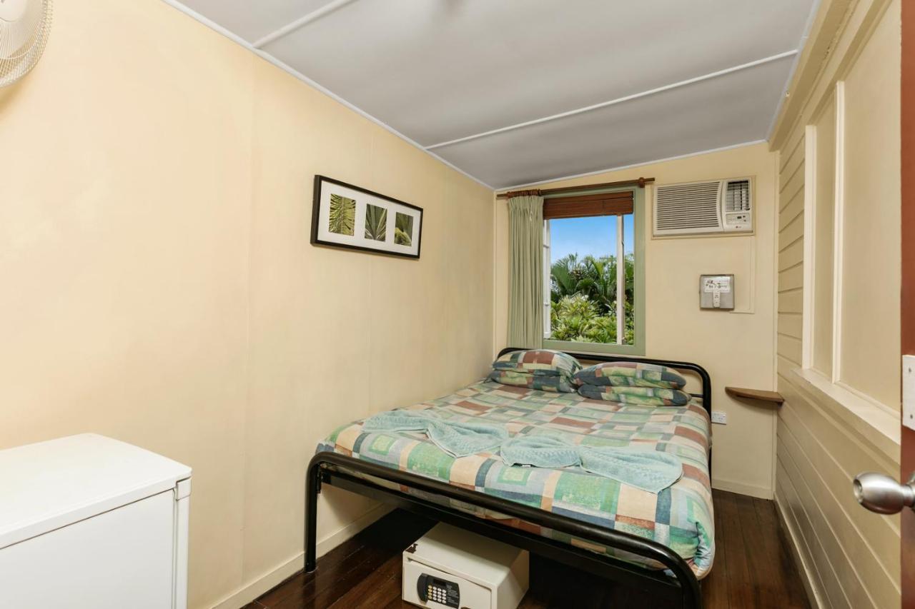 Tropic Days Boutique Hostel Кернс Екстер'єр фото